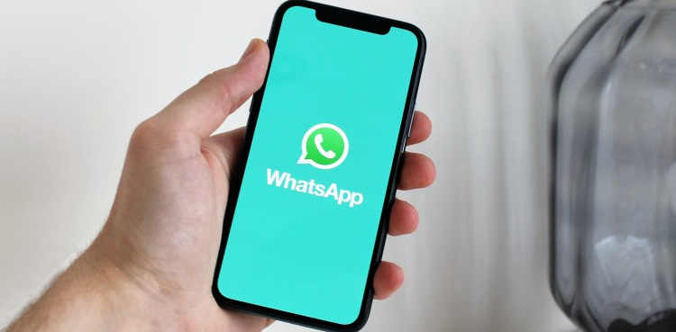 WhatsApp will soon allow users to turn voice messages into text