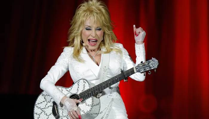 Dolly Parton reveals she never diets during holiday season