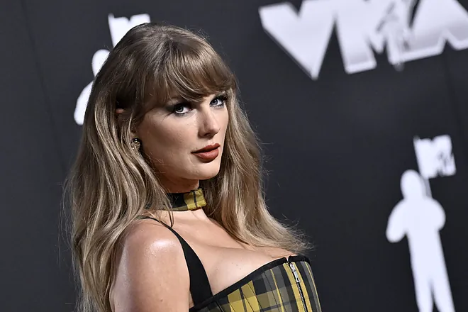 Taylor Swift’s Sweet Gesture to Andrea Swift and Donna Kelce Reflects Strong Bond With Travis Kelce