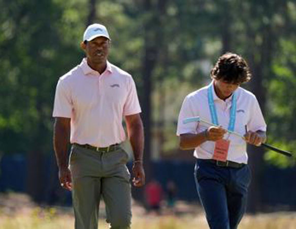 Tiger Woods walks 18 holes in PNC Championship pro-am