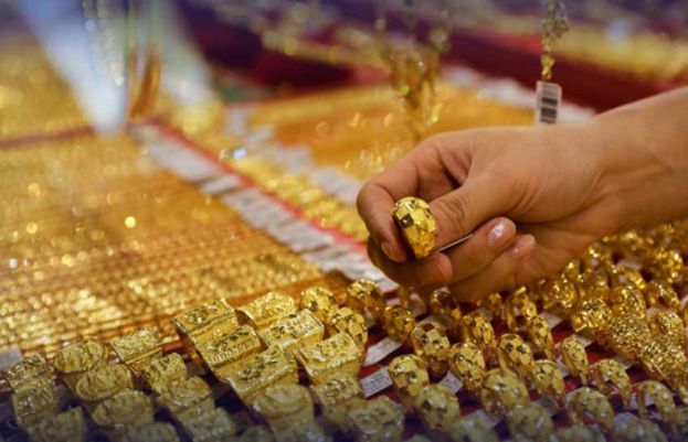 Gold prices sharply decline in Pakistan