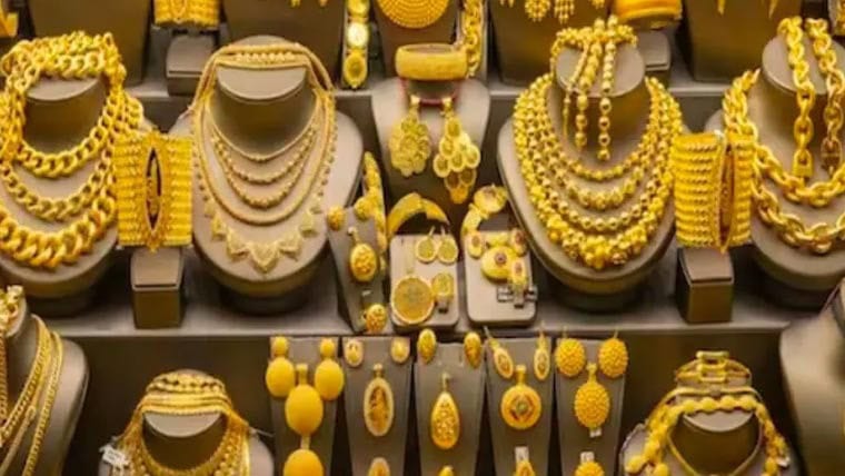 Gold prices increase by Rs2,100 per tola in Pakistan