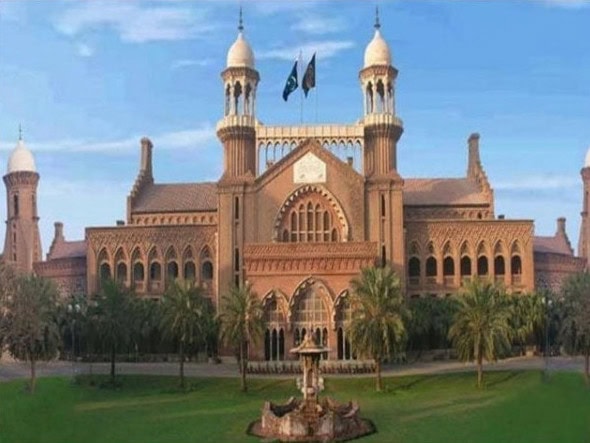 Lahore High Court orders removal of male employees from all Punjab Darul Aman