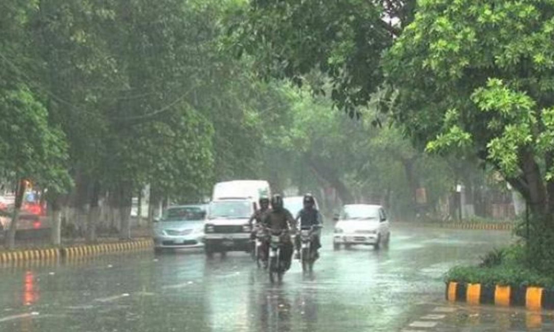 Weather Update: Lahore’s first winter rain brings chill in Punjab capital