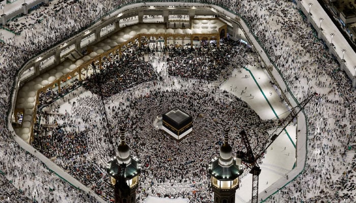 Saudi Arabia enforces strict vaccine regulations for Umrah pilgrims