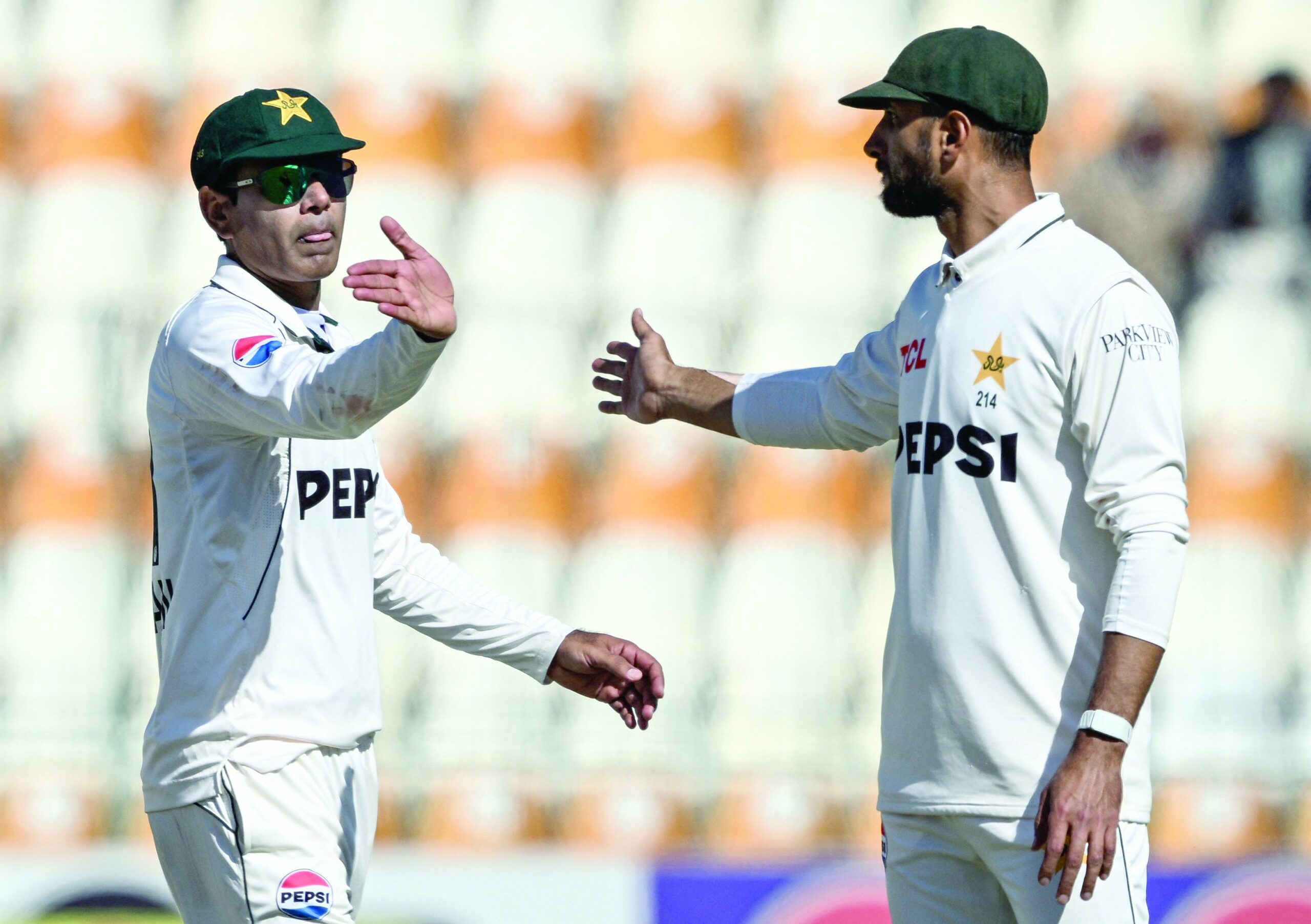 WI batting line crumble as Pakistan spinners dominate in second Test