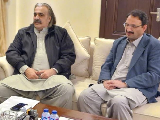 KP CM, Junaid Akbar discuss preparations for Feb 8 public gathering