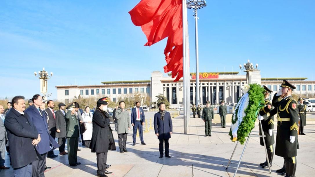 President Zardari visits memorial of Chinese national heroes