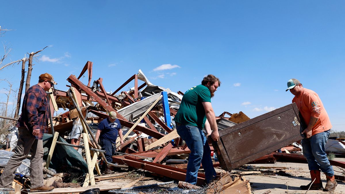 Video. Severe storms leave widespread destruction across eight US states