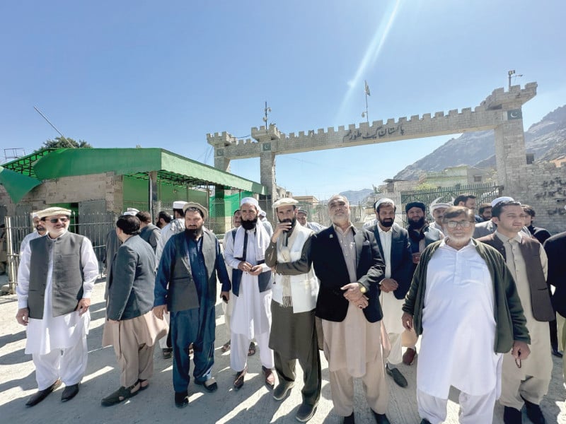 Jirga brokers deal on Torkham reopening