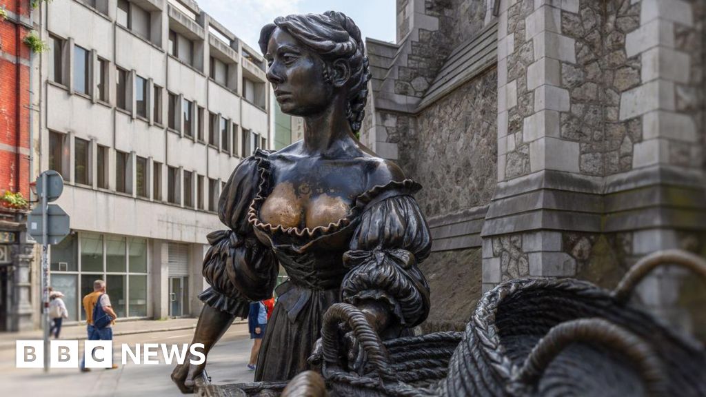 Molly Malone statue ‘violated’ by groping, says campaigner