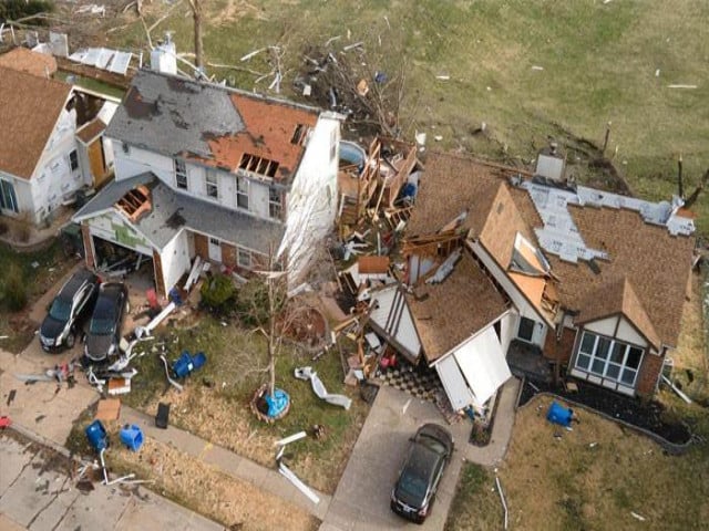 33 dead as tornadoes ravage central US