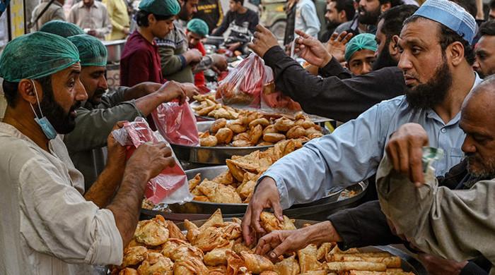 Karachi sees surge in stomach diseases amid increased fried food consumption in Ramadan