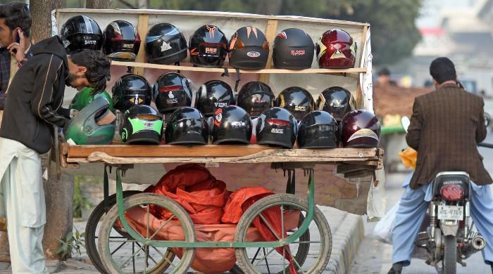 Karachi’s II Chundrigar Road to be designated as ‘no helmet, no entry’ zone