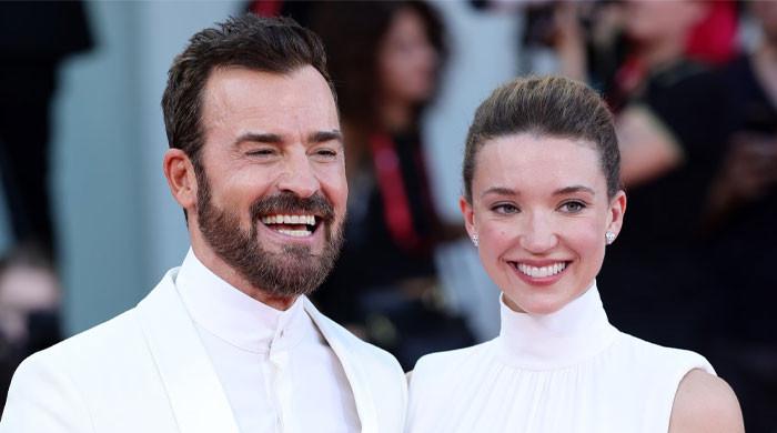 Justin Theroux and Nicole Brydon Bloom tie the knot