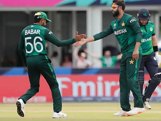 Imad Wasim comes to Babar Azam’s support after exclusion from T20I squad