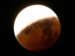 Stargazers marvel at ‘Blood Moon’, rare total lunar eclipse