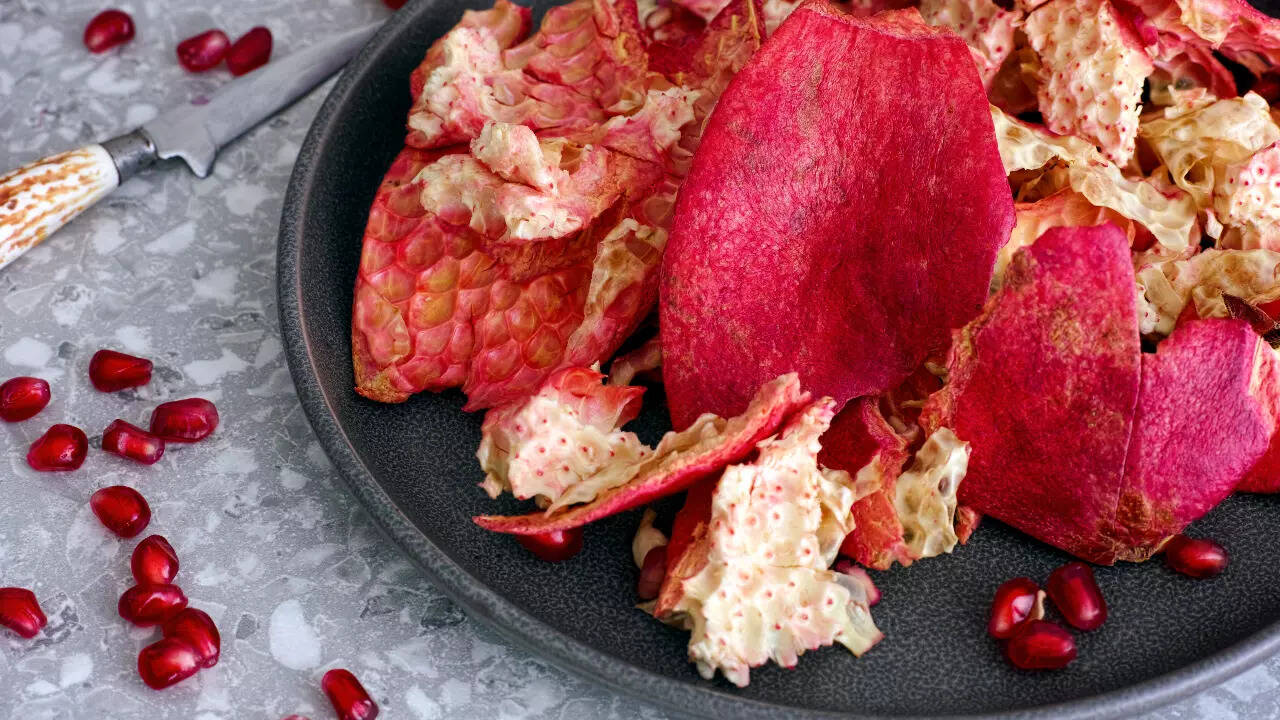 5 lesser-known benefits of consuming pomegranate peel