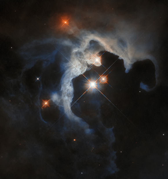 Hubble Spots Reflection Nebula in Taurus Molecular Cloud