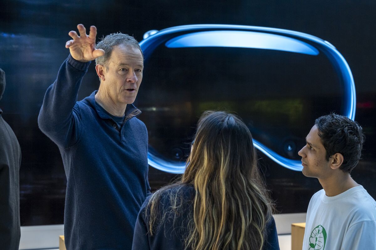 Apple Chief Operating Officer COO Jeff Williams to Retire, Sabih Khan to Replace