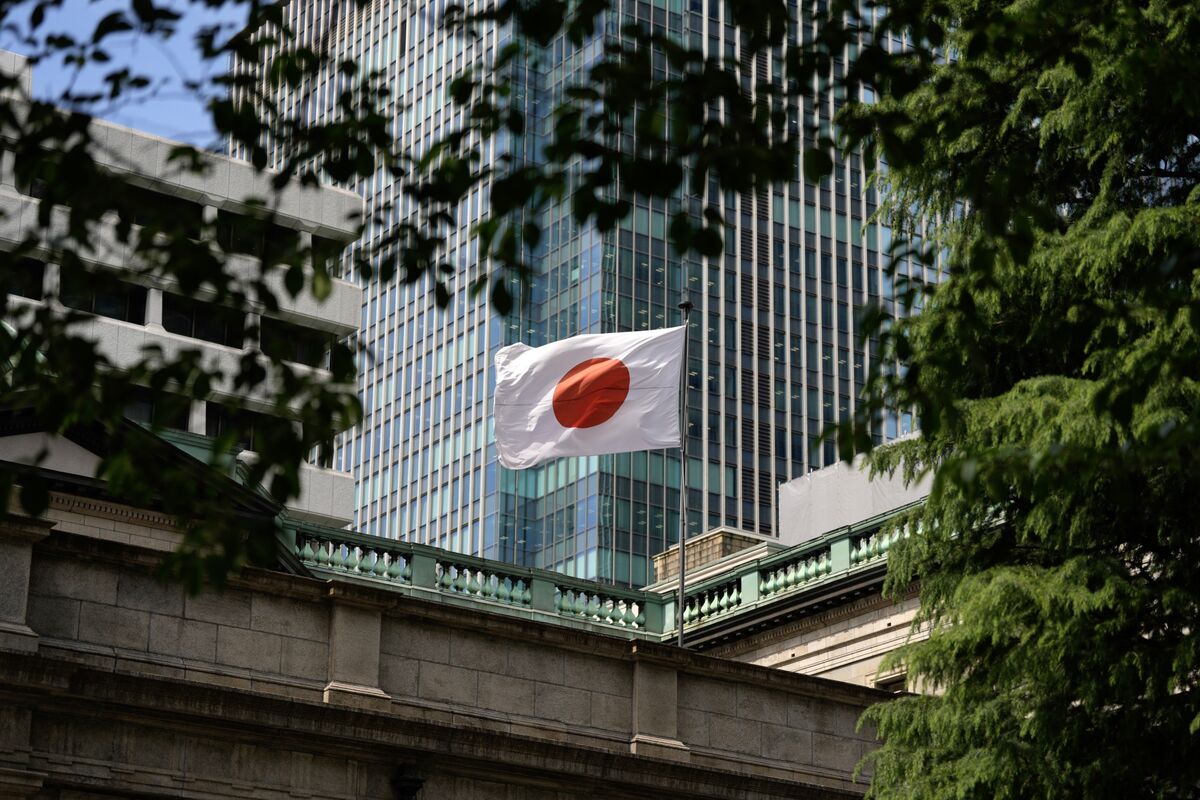 Japan’s Bond Market Faces First 30-Year Sale Since Issuance Cut
