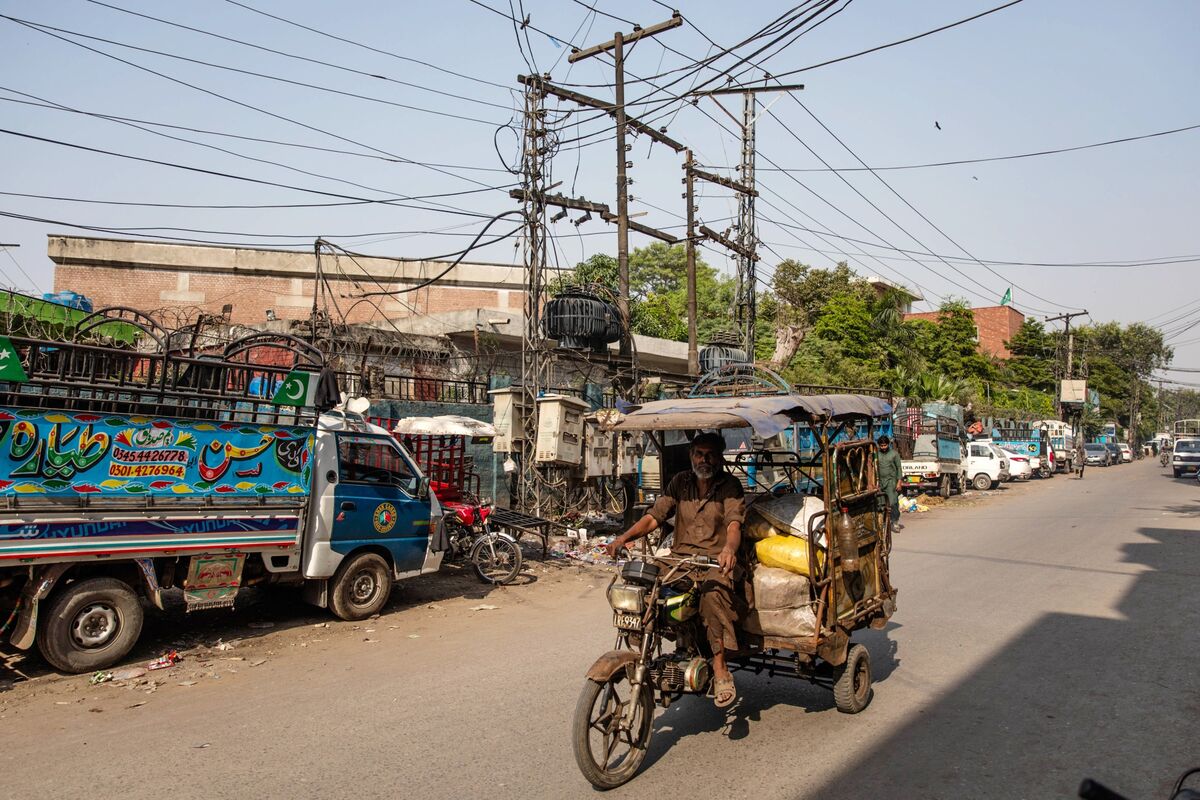 S&P Upgrades Pakistan’s Rating on Better Financial Conditions