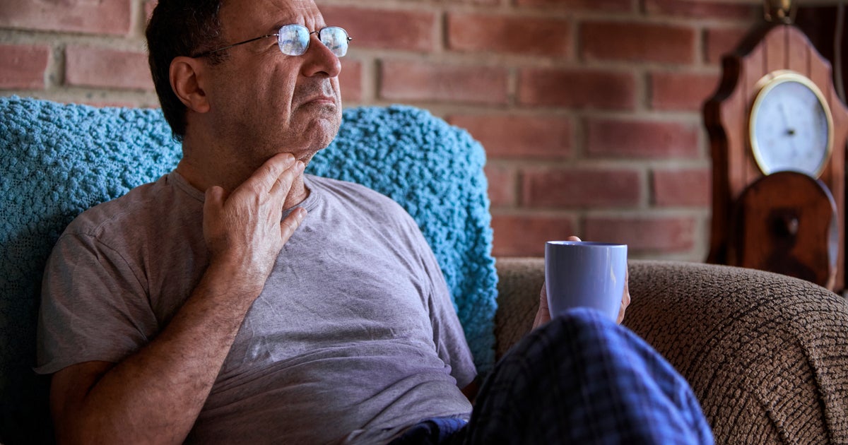 What To Know About The ‘Razor Sore Throat’ COVID Symptom