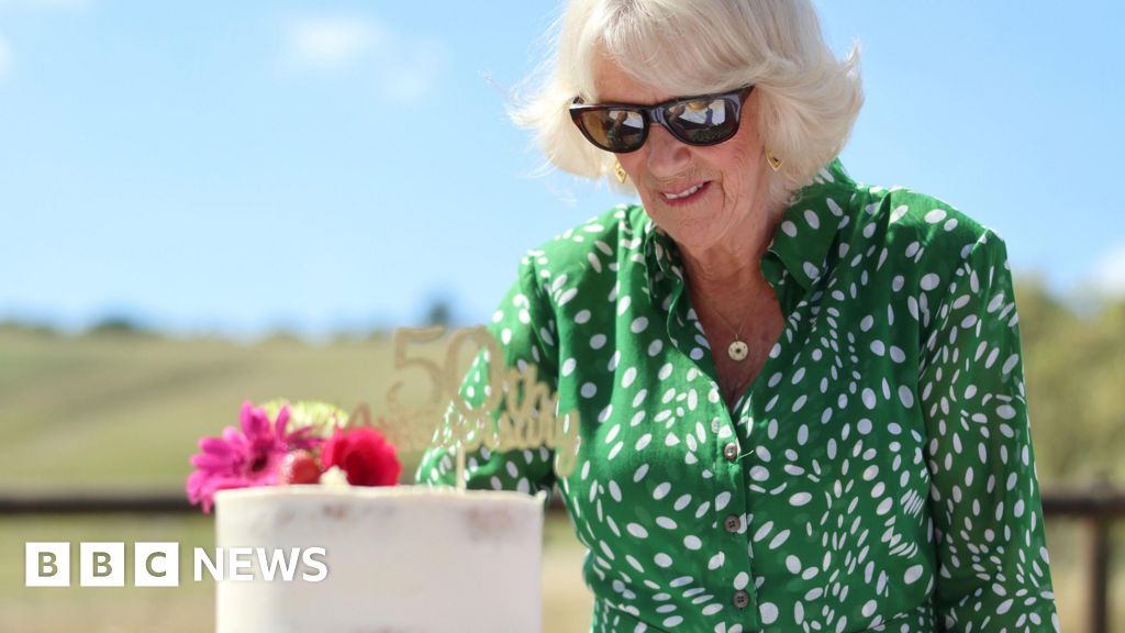 Queen hands out seeds and cuttings during visit to charities