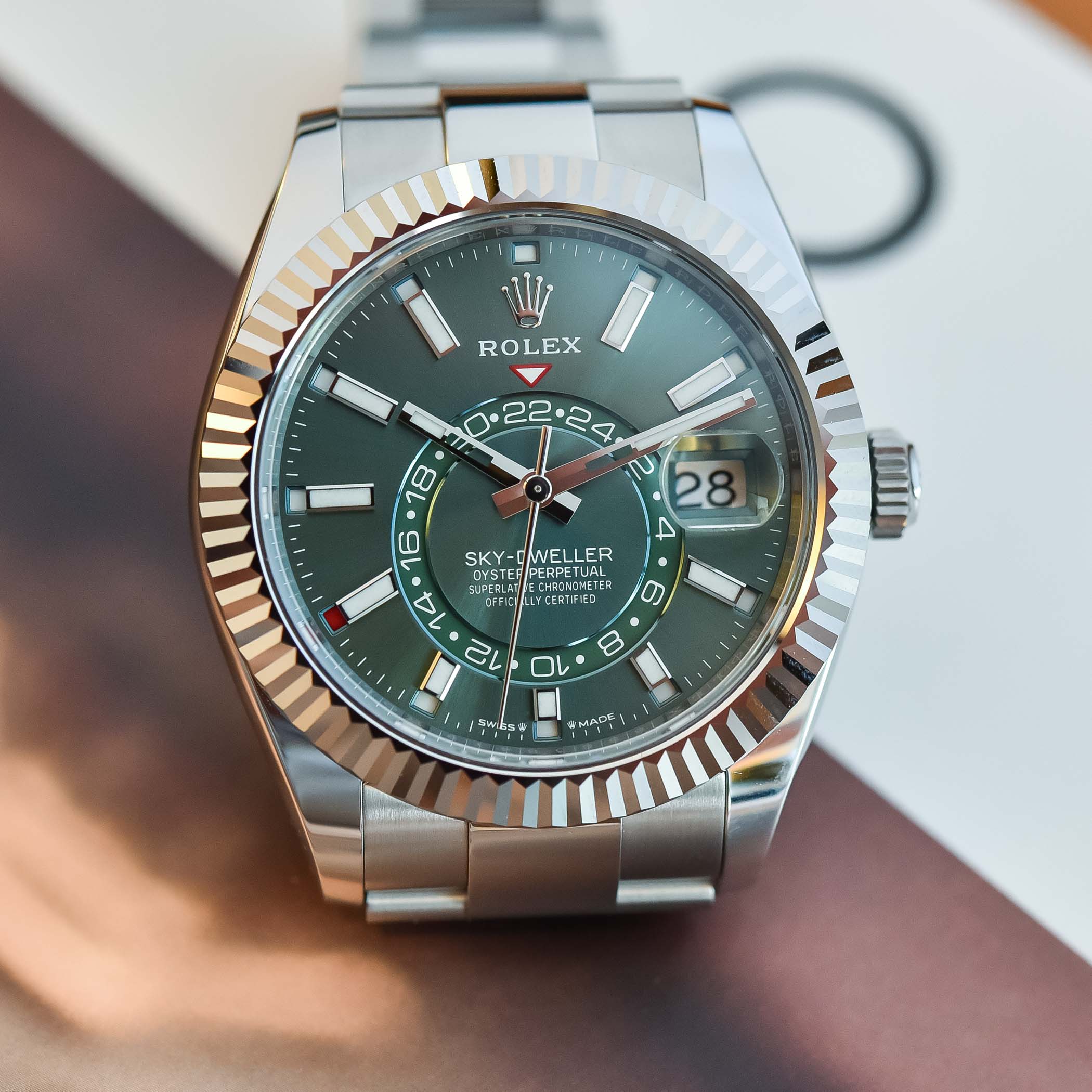 2023 Updated Rolex Sky Dweller Steel Rolesor Mint Green Dial 336934 - Calibre 9002 - hands-on Review - 4 Rolex Sky-Dweller Steel Rolesor Mint Green Dial 336934
