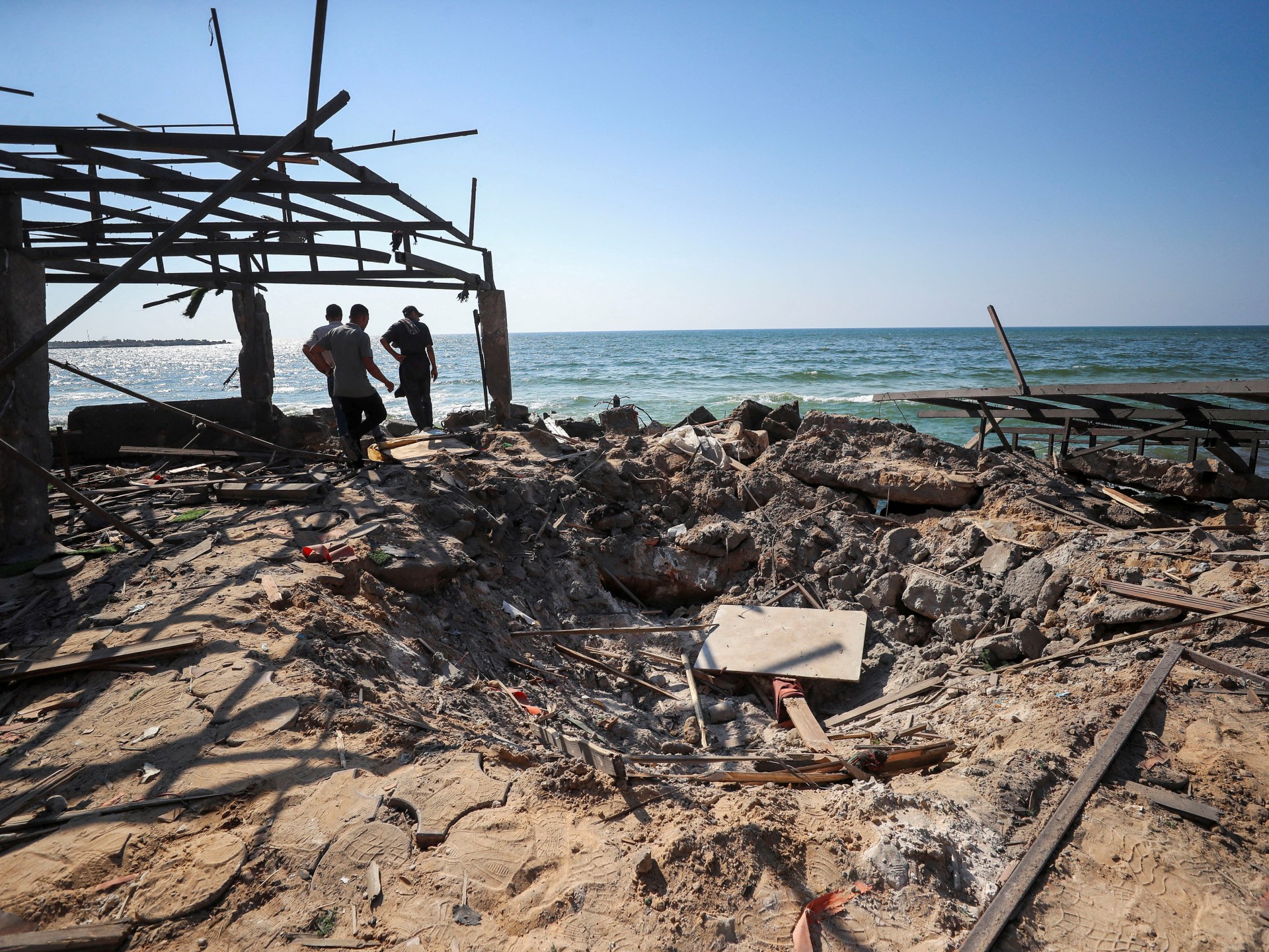 Israel bombs Gaza aid sites, cafe and school, killing 95 Palestinians | Gaza News