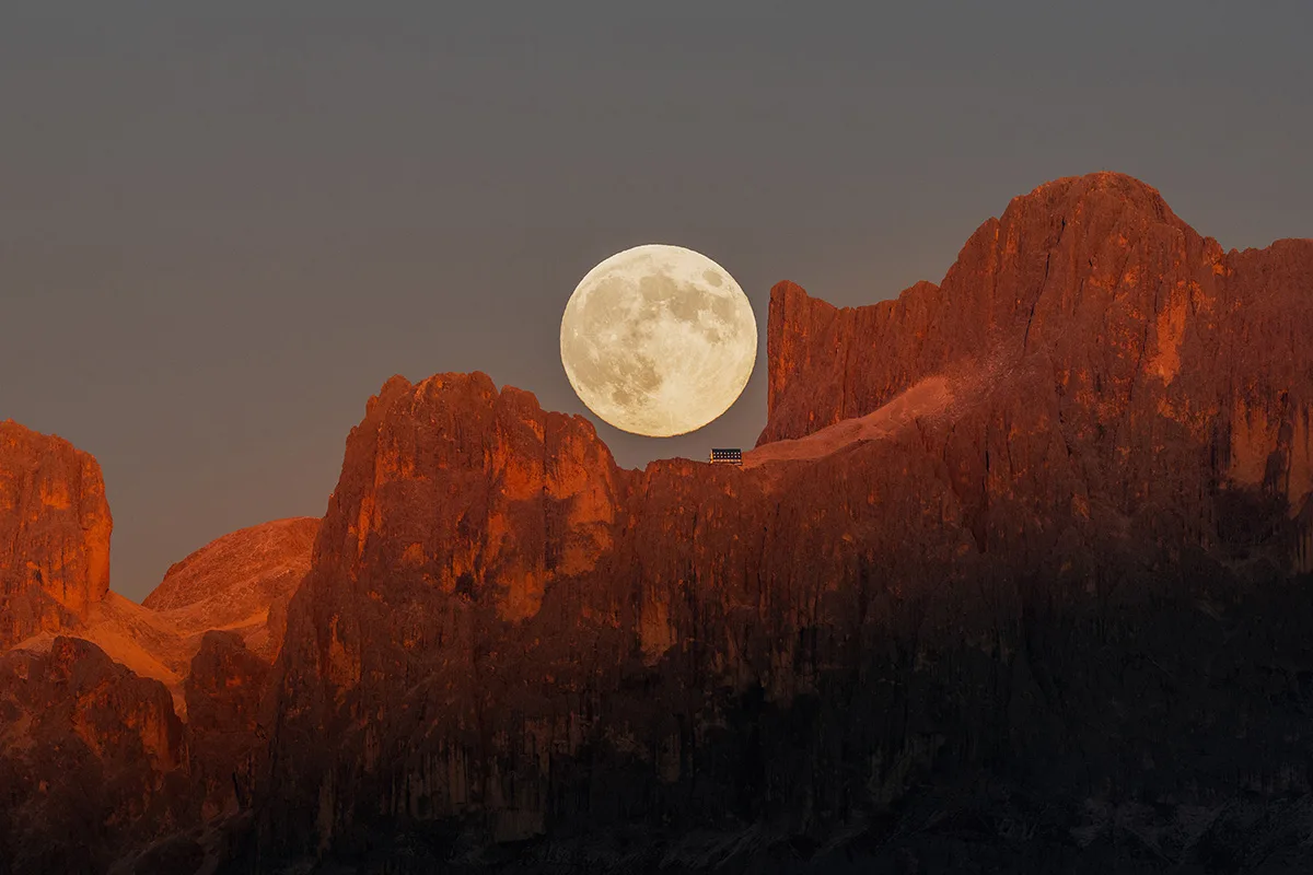 Moonrise Perfection Over the Dolomites © Fabian Dalpiaz. Taken with a Sony Alpha 7R V camera, 400 mm f/9, ISO 320, 1/200-second exposure. Location: Santuario di Pietralba, Deutschnofen, South Tyrol, Italy, 15 November 2024
