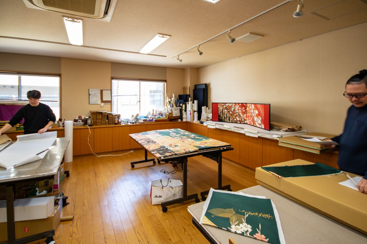 Kataoka Byōbu’s workshop. (© Nippon.com)
