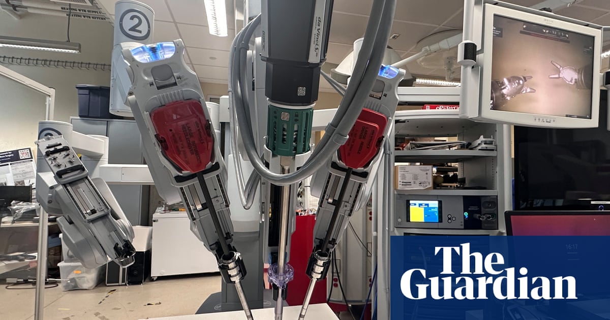 Robot surgery on humans could be trialled within decade after success on pig organs | Medical research