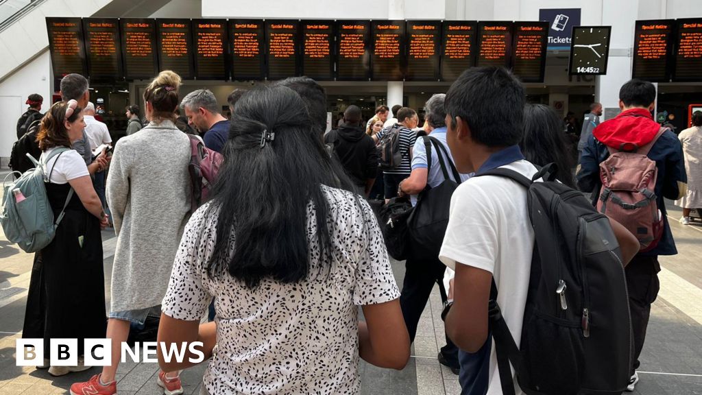 Major rail disruption around Birmingham New Street after wires damaged