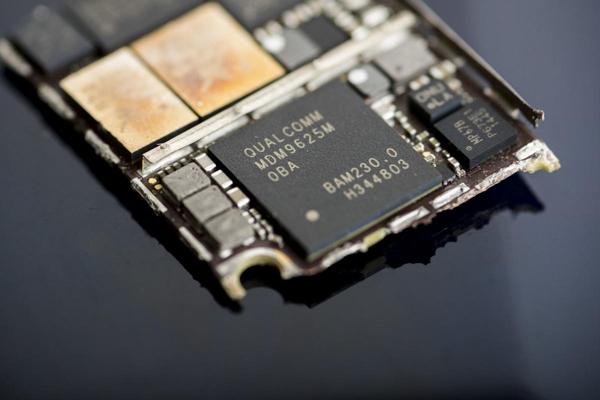 Qualcomm Slides After Posting Lackluster Growth in Phone Market