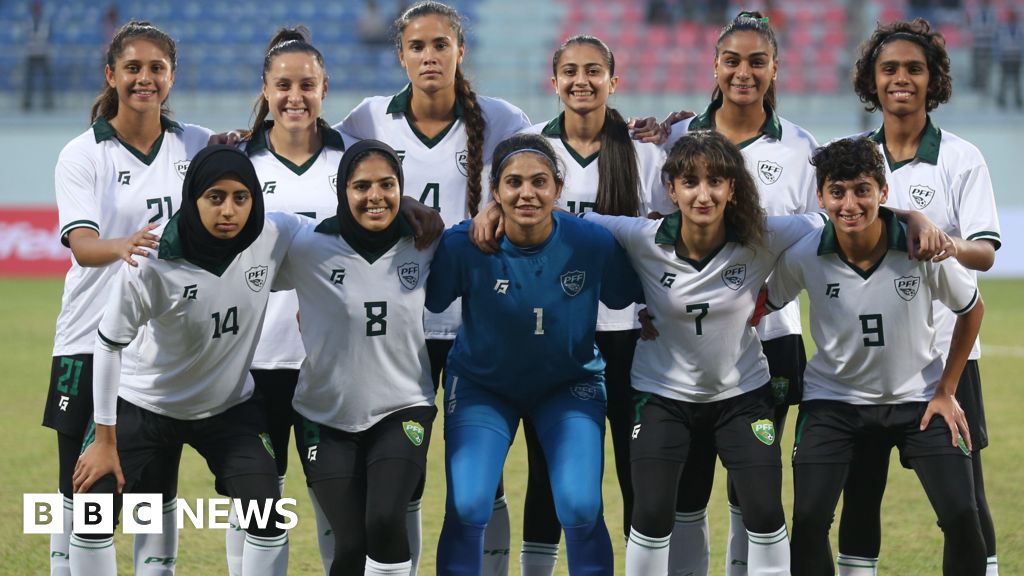 Pakistan hopes to kick off new era