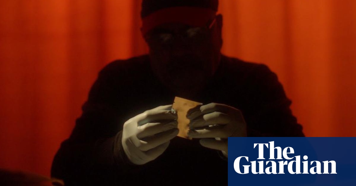 TV tonight: on the trail of the man accused of murder by mail | Television