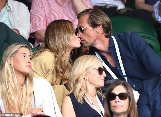 Abbey and Peter shared a kiss, with daughter Sophia caught in the middle, as they took a break from watching the on court action