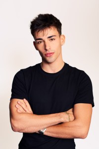 Santos Bravos Cast Photos