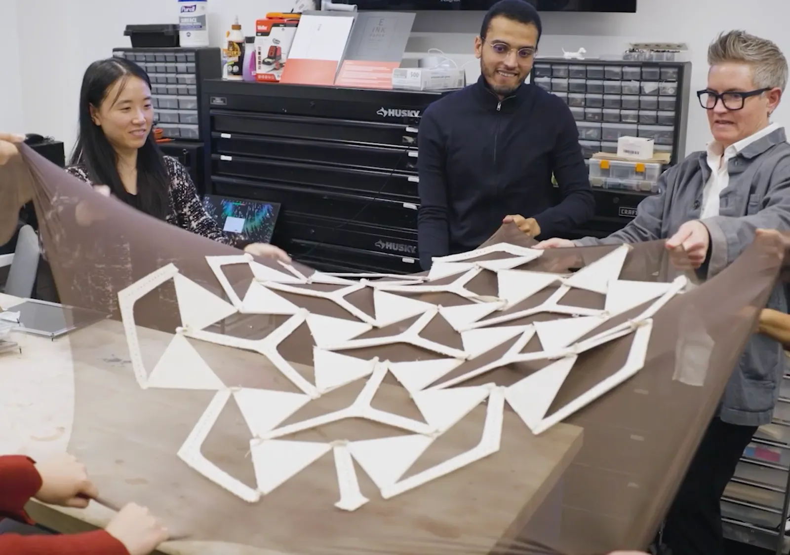 Cornell Researchers Develop Flexible Solar Fabric That Tracks the Sun 4 Cornell Researchers Develop Flexible Solar Fabric That Tracks the Sun