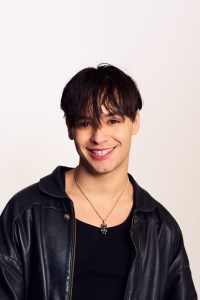 Santos Bravos Cast Photos