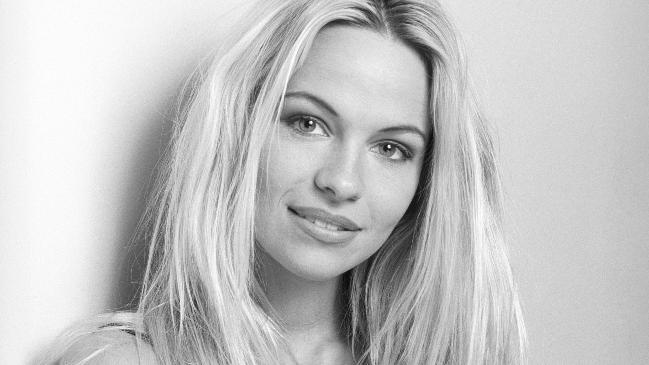 17 Dazzling Photos of a Young Pamela Anderson
