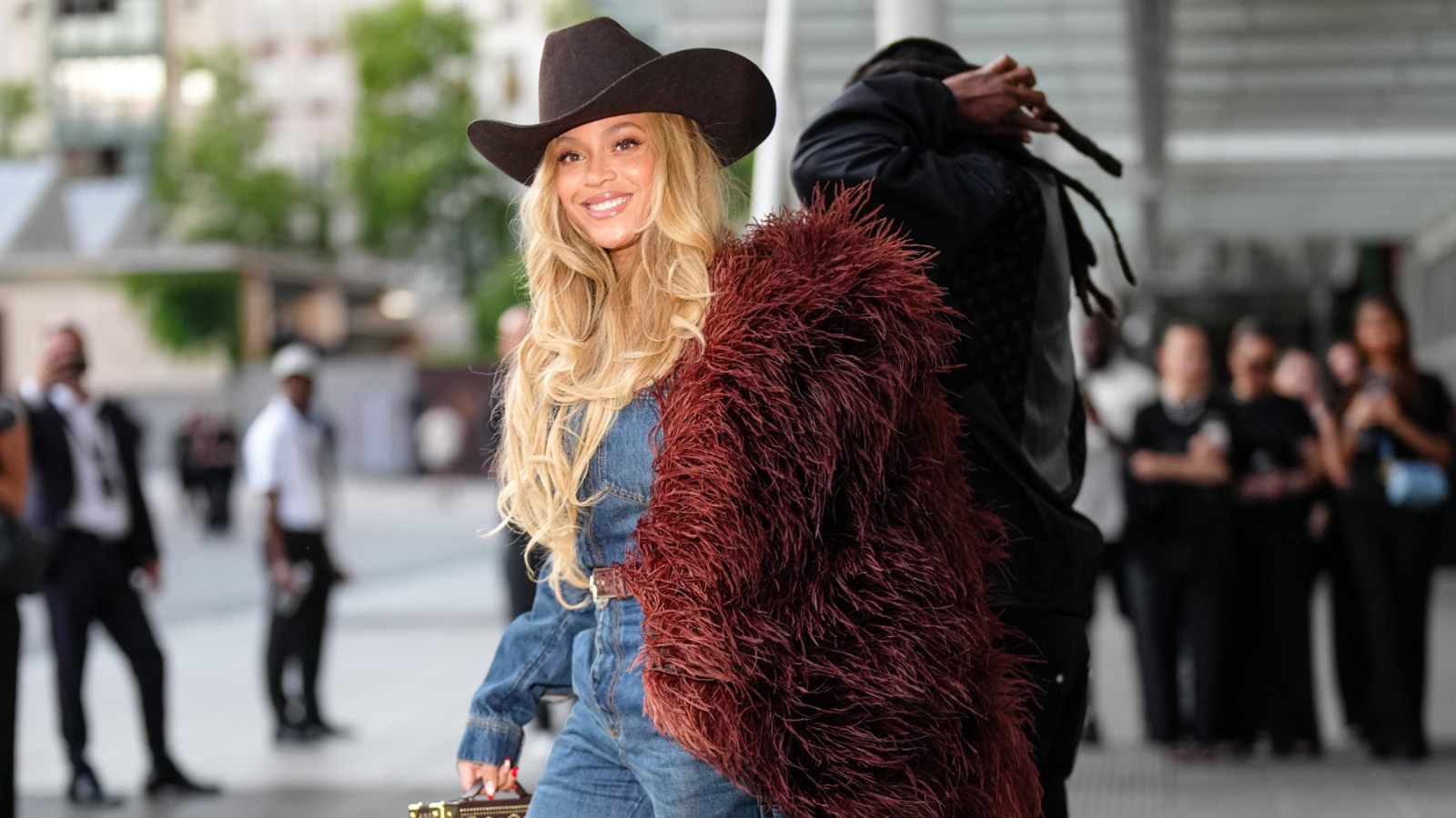 Beyonce’s ‘Cowboy Carter’ Tour Sets Records, Grosses Over $400 million