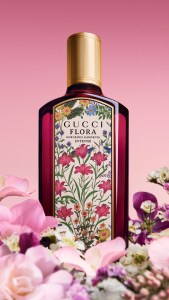 The new scent captures the sensuality of the gardenia flower by using all parts of it.