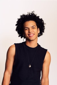 Santos Bravos Cast Photos