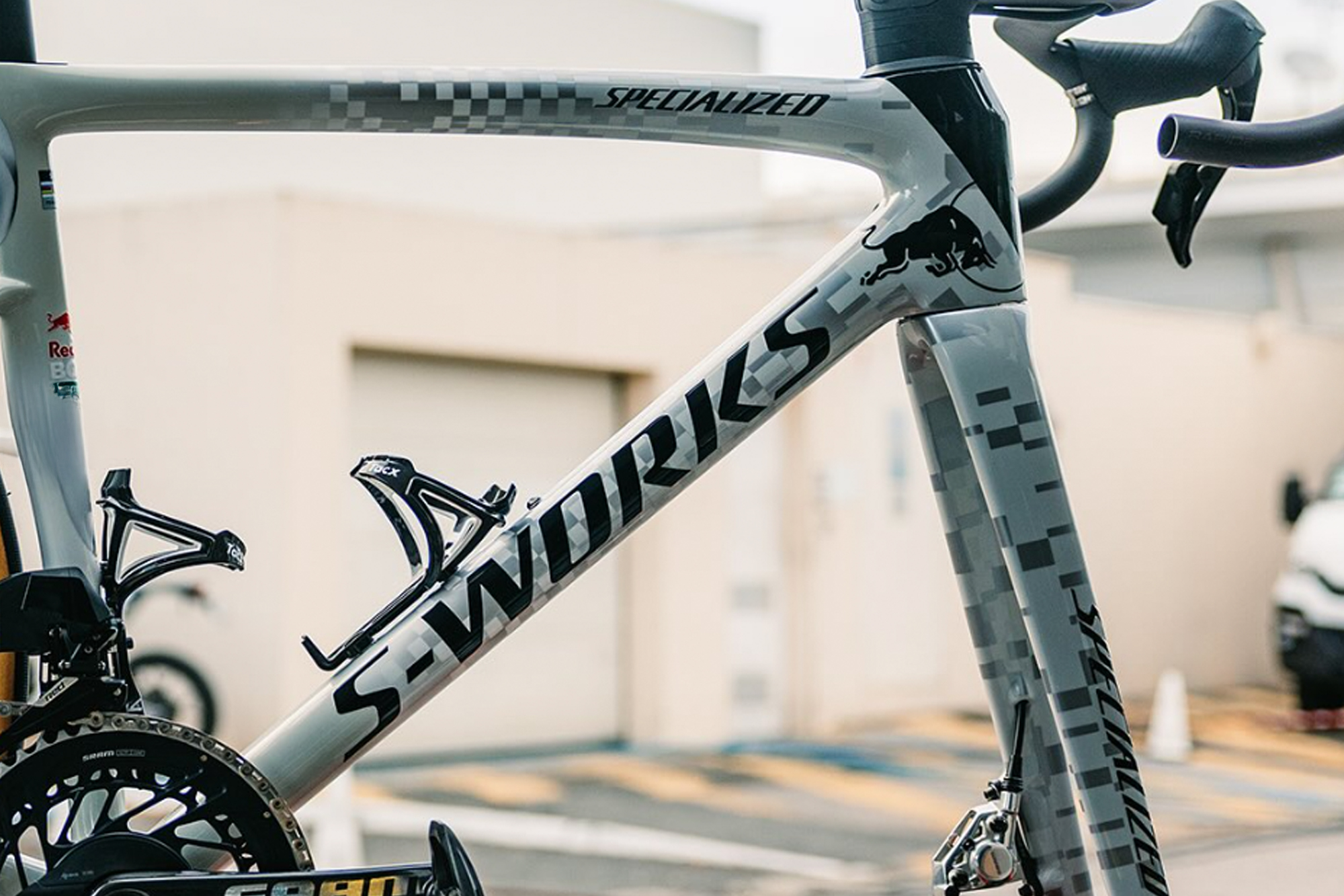Florian Lipowitz Specialized S-Works Tarmac SL8 frame being built