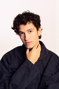 Santos Bravos Cast Photos