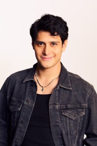 Santos Bravos Cast Photos