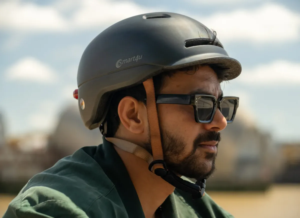 Man wearing Swytch smart helmet.