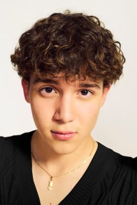 Santos Bravos Cast Photos